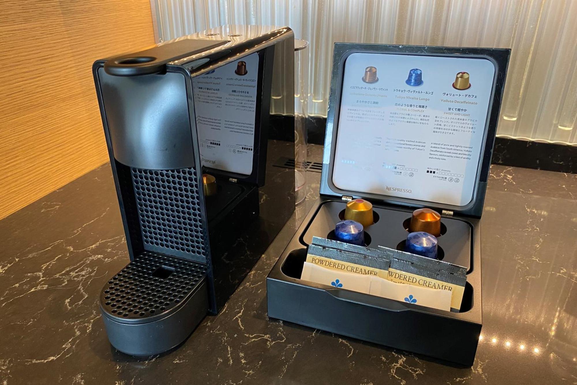 Hotel Nikko Kanazawa Quarto foto A Nespresso coffee machine