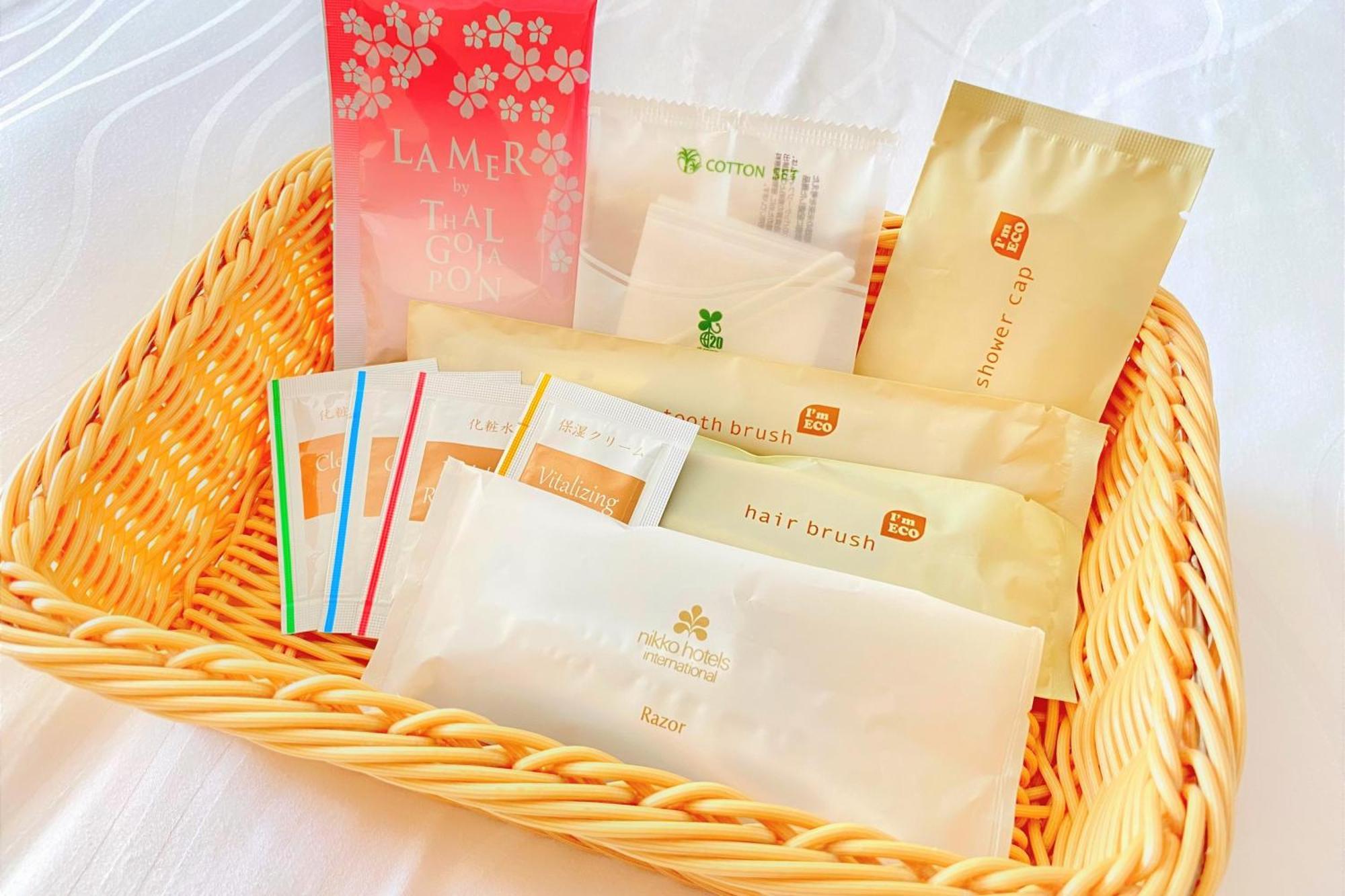 Hotel Nikko Kanazawa Quarto foto A selection of amenities