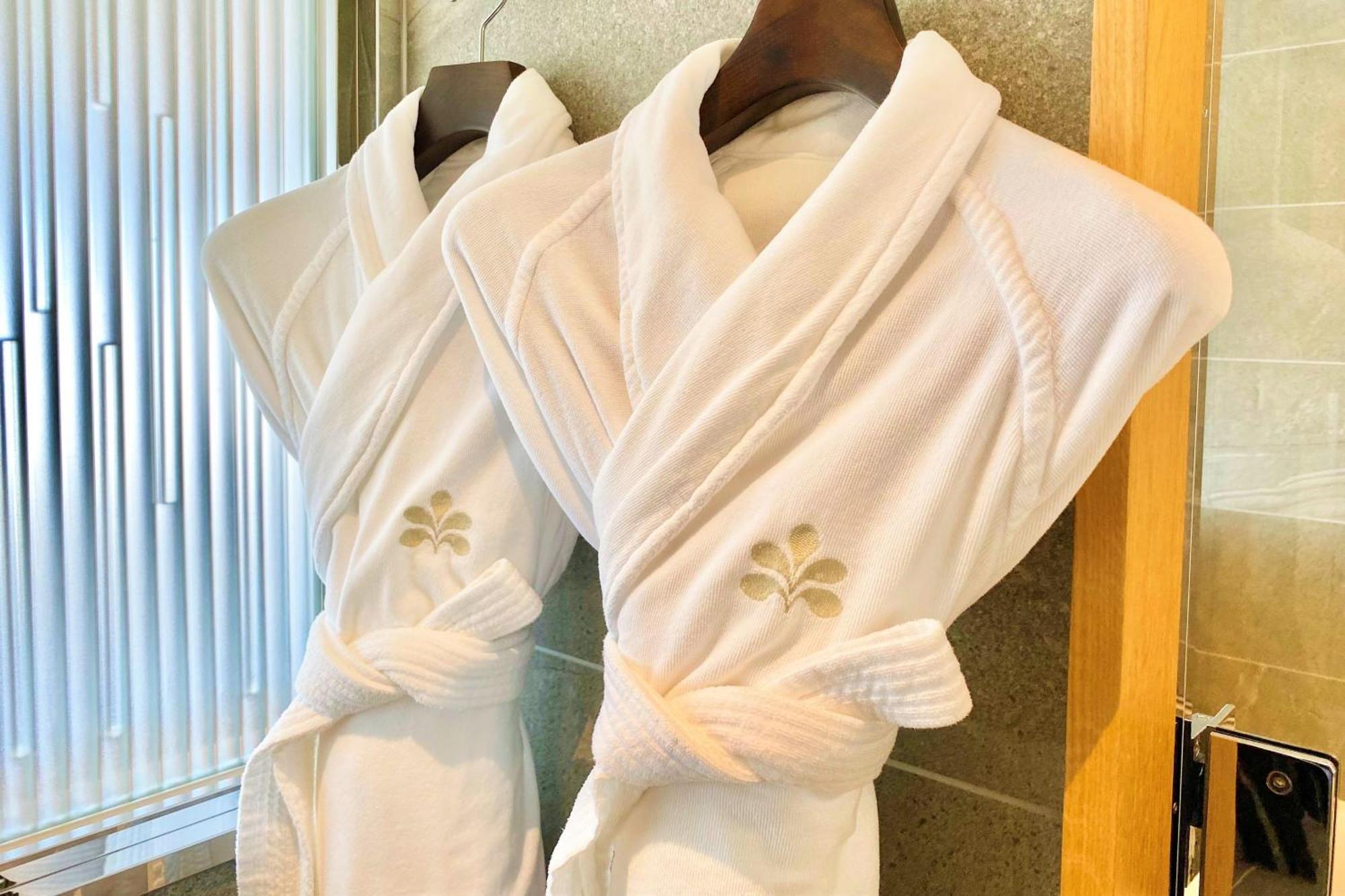 Hotel Nikko Kanazawa Quarto foto A bathrobe